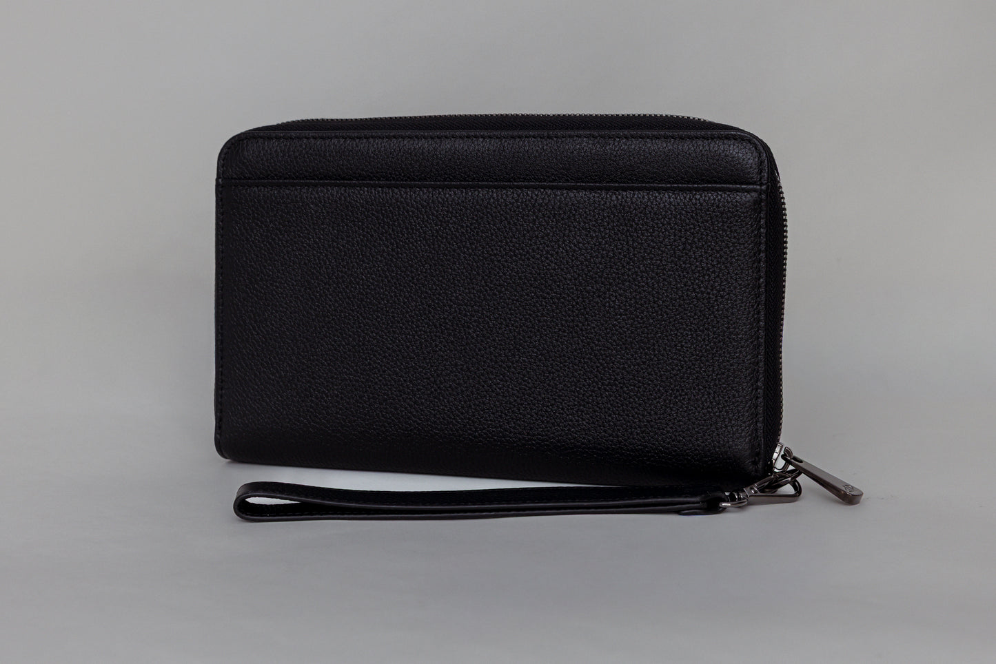 Pairre 2P passport wallet in black full-grain leather - closed exterior showing PVD gold hardware