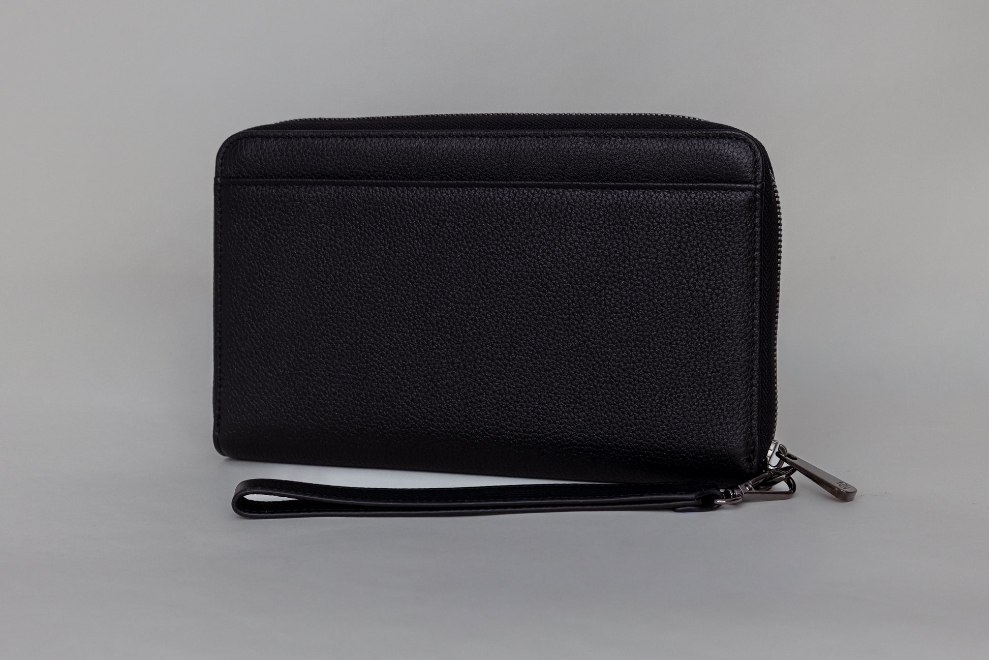 Pairre 2P passport wallet in black full-grain leather - closed exterior showing PVD gold hardware